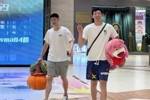 王岚嵚晒与周琦&胡金秋游乐场玩耍照：满载而归😄